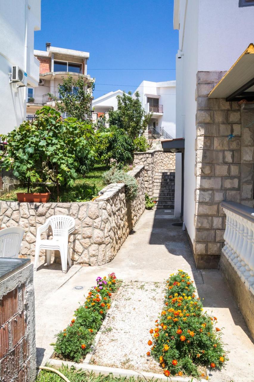 Apartments Miki Bar Luaran gambar